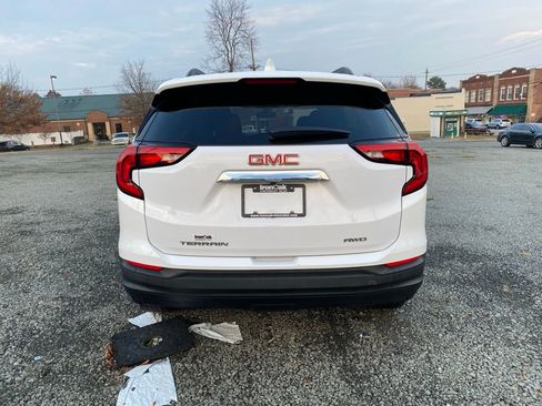 Used 2021 GMC Terrain SLE w/ Driver Convenience Package image 4
