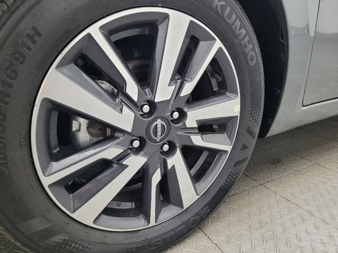 Used 2025 Nissan Versa SV image 31