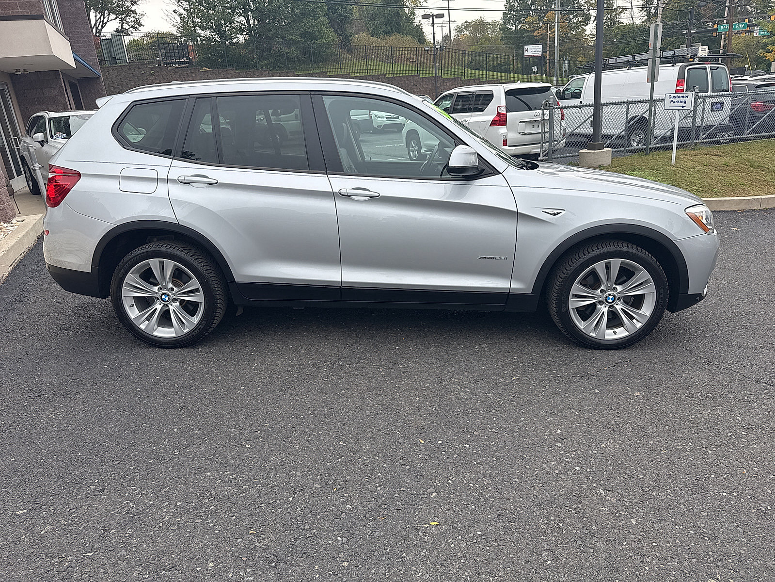 Used 2016 BMW X3 xDrive28i AWD/4WD image 3