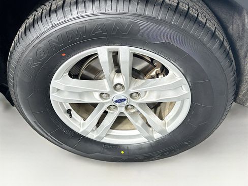 Used 2023 Ford Explorer XLT image 11