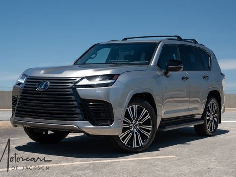 Used 2024 Lexus LX 600 4WD w/ Appearance Package image 3