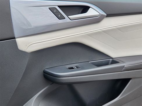 New 2025 Volkswagen Taos SEL image 20
