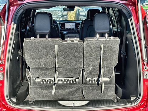 New 2026 Chrysler Pacifica Limited w/ S Appearance Package image 27