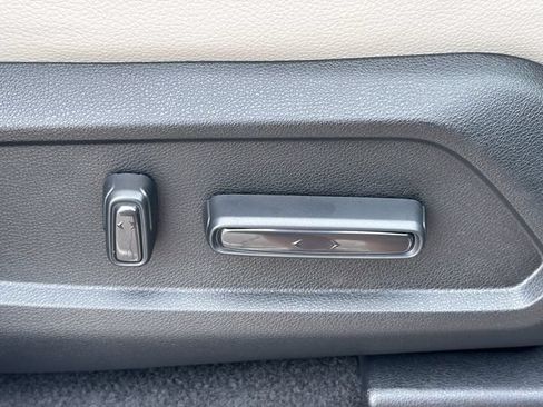 Certified 2026 Honda Pilot Touring image 19