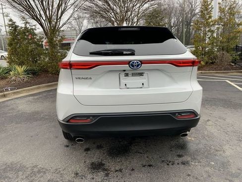 Used 2023 Toyota Venza LE image 7