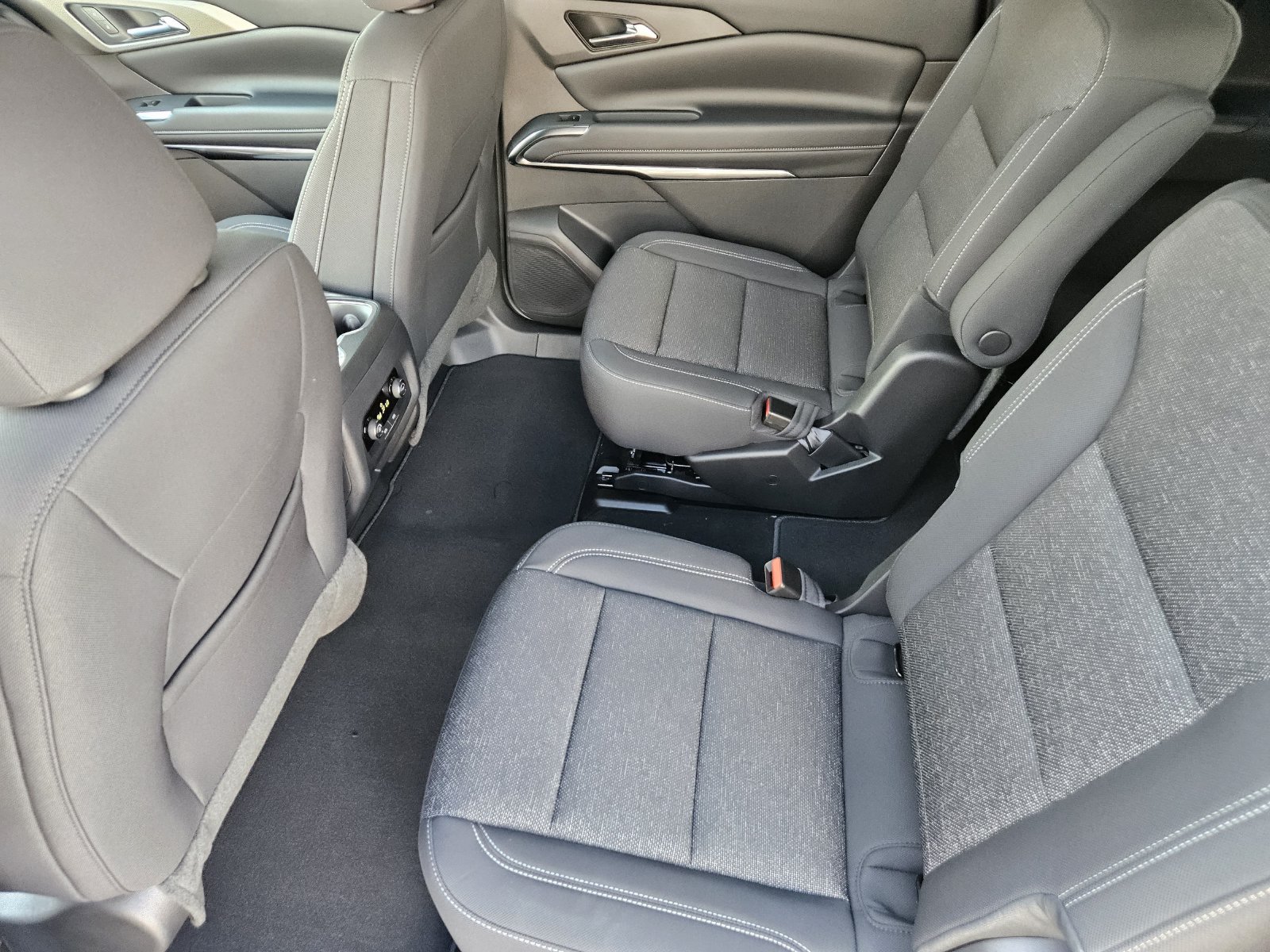 New 2027 Chevrolet Traverse LT FWD image 25
