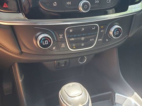 Used 2018 Chevrolet Traverse LT FWD image 29