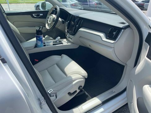 Used 2023 Volvo XC60 T8 Ultimate w/ Climate Package AWD/4WD image 5