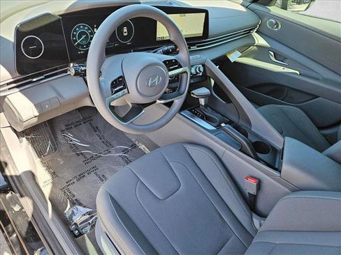 Certified 2024 Hyundai Elantra SEL image 9