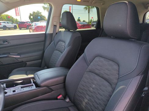 Used 2025 Nissan Pathfinder SV w/ SV Premium Package FWD image 14