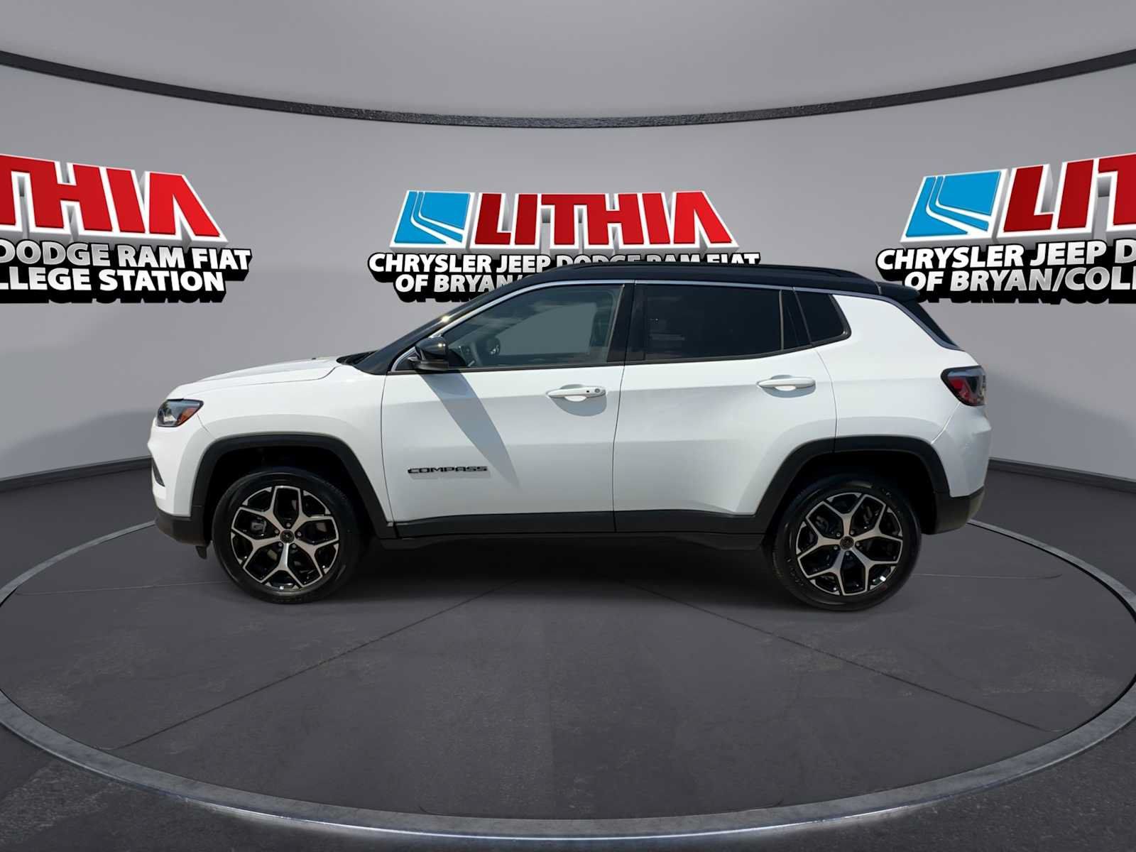 Used 2026 Jeep Compass Limited AWD/4WD image 5