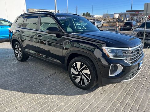 Certified 2025 Volkswagen Atlas SE image 9