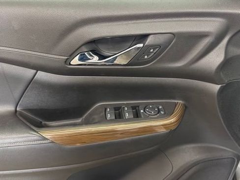 Used 2019 GMC Acadia SLE AWD/4WD image 15