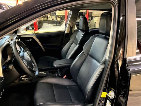 Used 2014 Toyota RAV4 Limited w/ Technology Package image 10