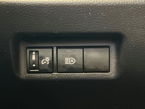 Used 2021 Toyota RAV4 LE FWD image 28