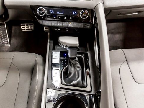 Used 2025 Hyundai Elantra SEL image 21