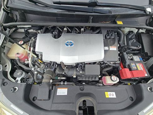 Used 2017 Toyota Prius FWD image 2