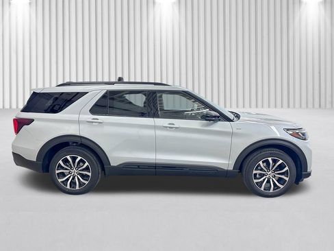 New 2026 Ford Explorer ST-Line image 3