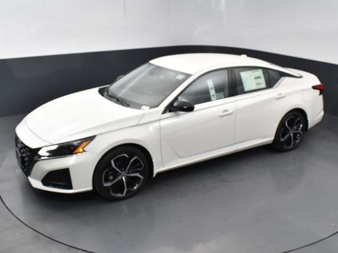 New 2025 Nissan Altima 2.5 SR image 46