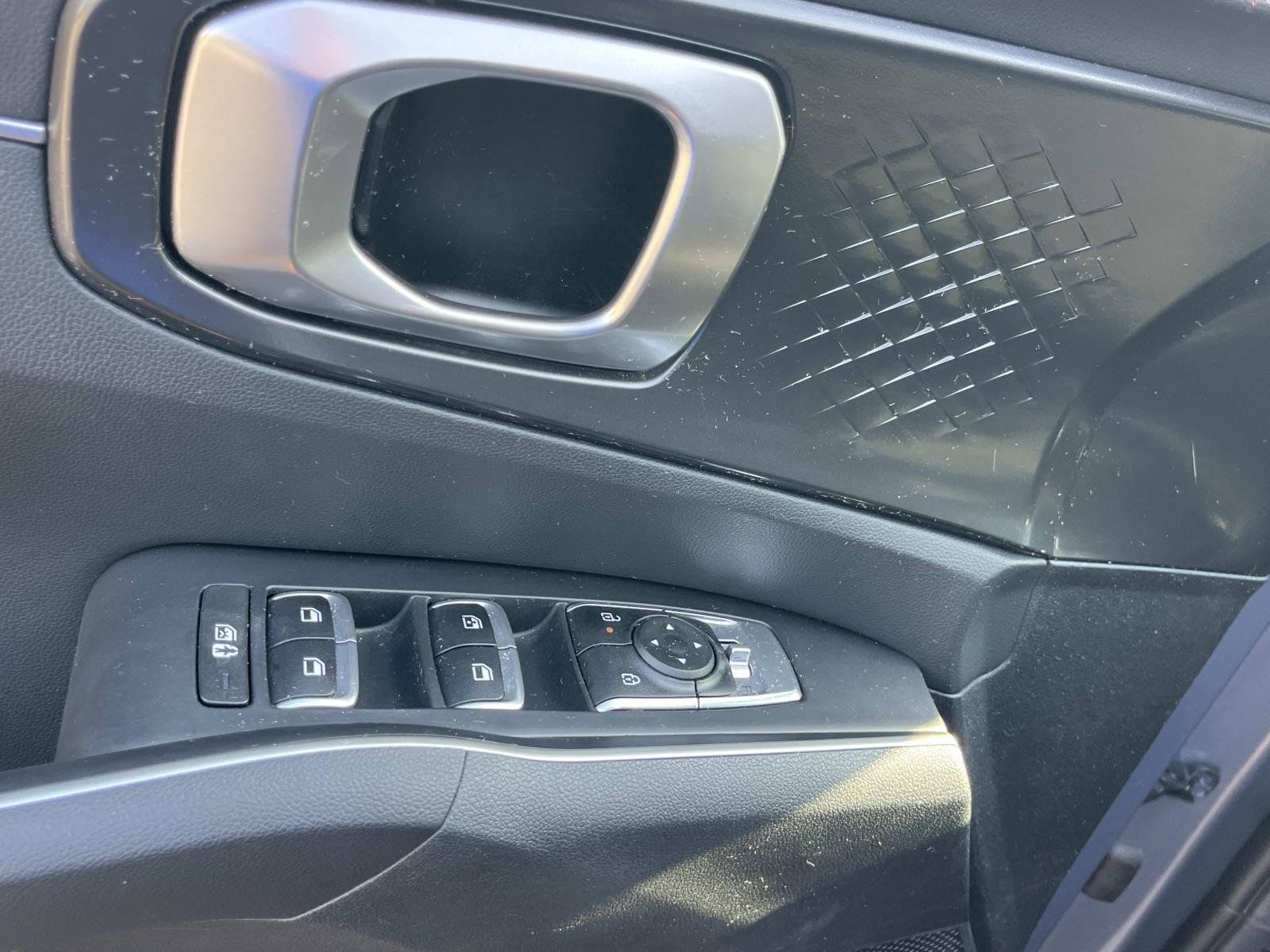 Used 2025 Kia Sorento LX FWD image 26
