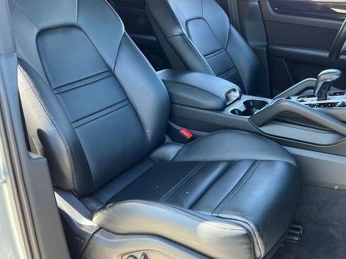Certified 2023 Porsche Cayenne AWD/4WD image 16