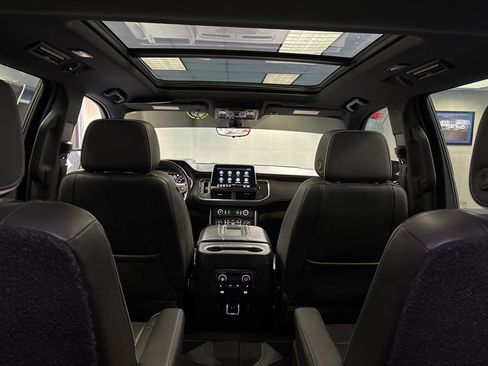 Certified 2021 Chevrolet Suburban Premier w/ Premium Package image 27