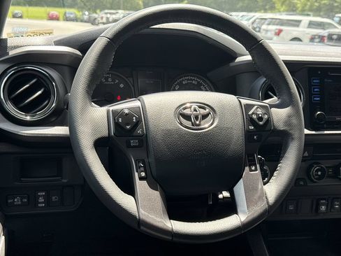 Used 2018 Toyota Tacoma TRD Sport AWD/4WD image 22