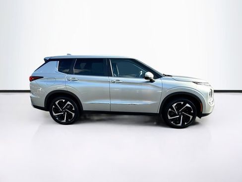 Used 2022 Mitsubishi Outlander SE image 10