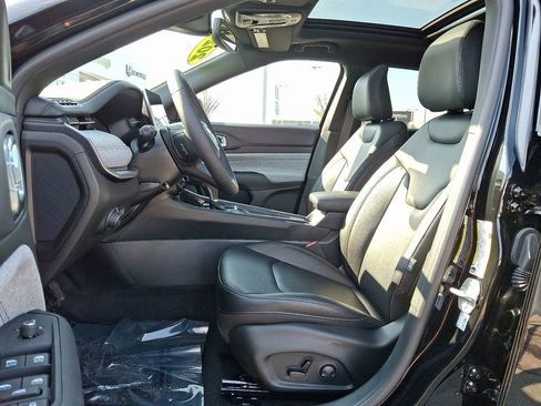 Used 2024 Jeep Compass Latitude w/ Sun and Sound Group image 13