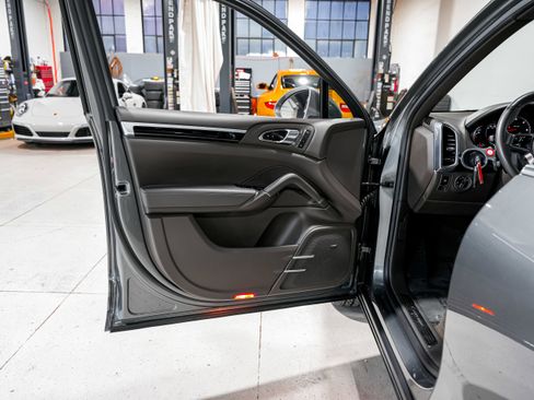 Used 2015 Porsche Cayenne Diesel image 21