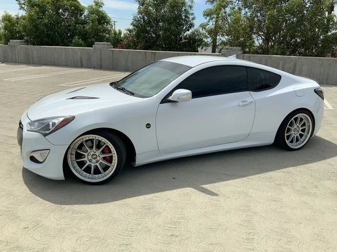 Used 2016 Hyundai Genesis Coupe 3.8 RWD image 1