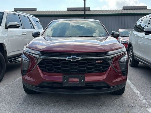 Used 2025 Chevrolet Trax RS w/ Driver Confidence Package FWD image 2