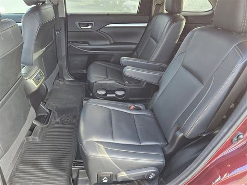 Used 2017 Toyota Highlander XLE image 22