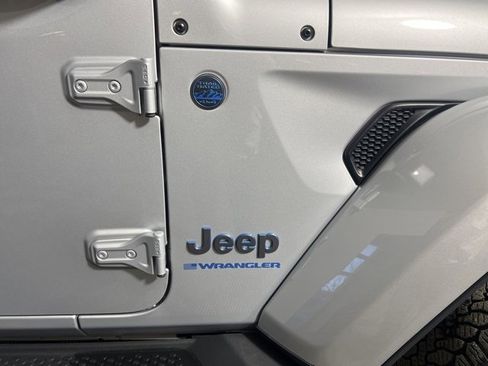 Used 2024 Jeep Wrangler High Altitude image 13