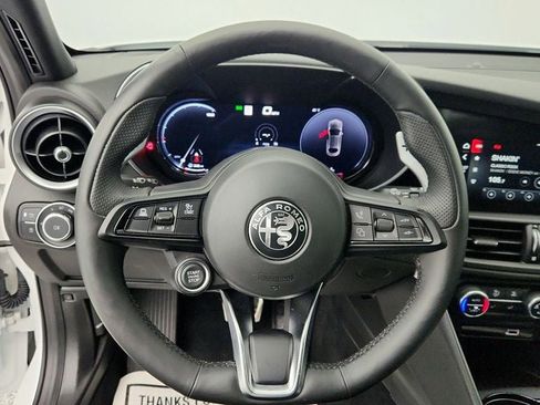 Used 2025 Alfa Romeo Giulia AWD w/ Veloce Package AWD image 14