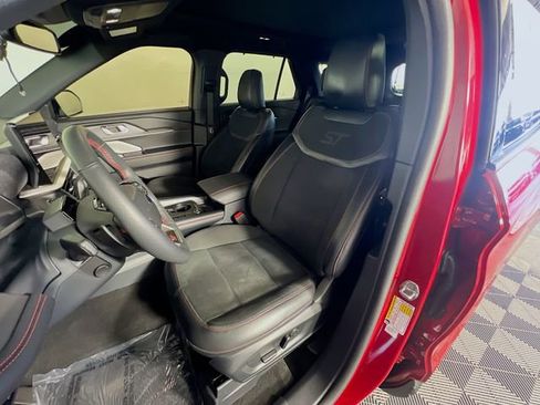 Used 2025 Ford Explorer ST image 9