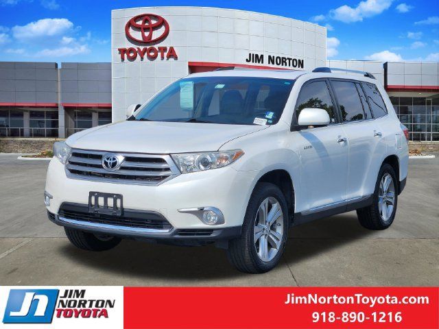 Used 2011 Toyota Highlander Limited w/ Tow Pkg AWD/4WD image 2