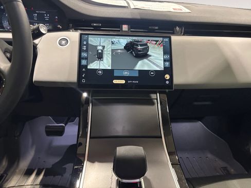 Used 2024 Land Rover Range Rover Evoque Dynamic SE image 12