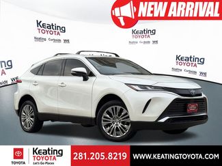 Used 2022 Toyota Venza XLE video 1