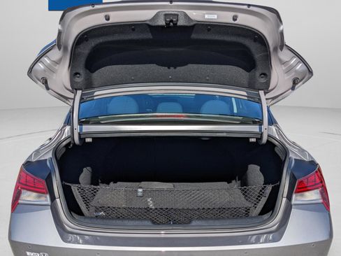 Used 2023 Hyundai Elantra Limited image 32