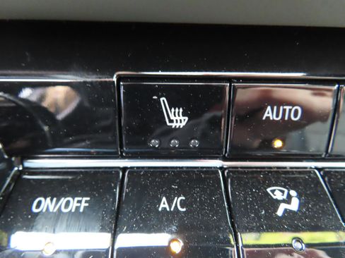 New 2025 Chevrolet Equinox LT w/ Convenience Package II image 32