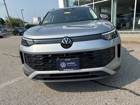 Used 2025 Volkswagen Tiguan SE AWD/4WD image 8