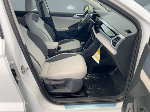 New 2026 Volkswagen Taos SE image 29