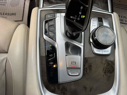 Used 2017 BMW 750i xDrive AWD/4WD image 19