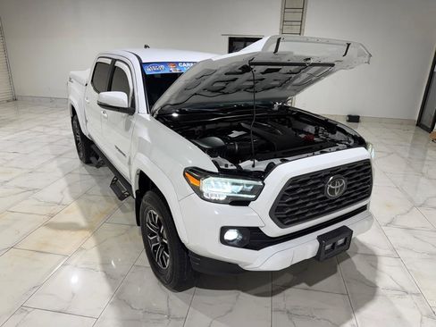 Used 2020 Toyota Tacoma TRD Sport w/ Technology Package RWD image 4