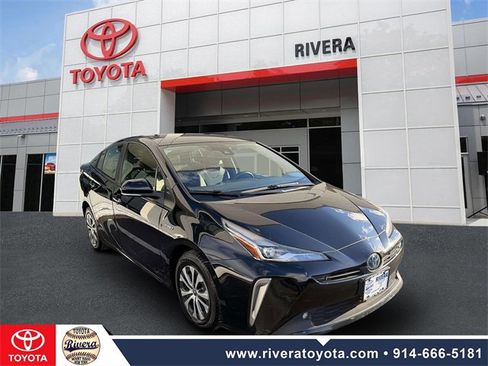 Used 2021 Toyota Prius XLE image 2