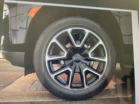 Used 2022 Chevrolet Tahoe RST w/ Luxury Package AWD/4WD image 10