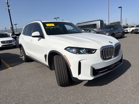 Used 2024 BMW X5 sDrive40i w/ Premium Package image 3