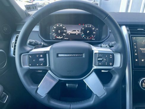Certified 2025 Land Rover Discovery Dynamic SE AWD/4WD image 21