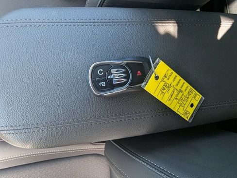 Certified 2025 Buick Encore GX Preferred w/ Advanced Technology Package FWD image 28